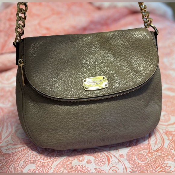 Michael Kors Brown Leather Shoulder Bag with Gold Accentsvery good condition - Picture 2 of 11